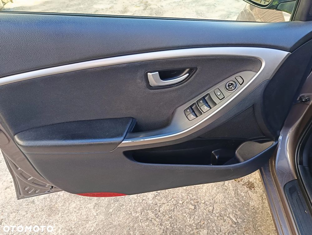 Hyundai i30 blue Kombi 1.6 GDi Style - 13