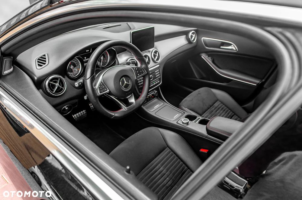 Mercedes-Benz CLA 250 4Matic 7G-DCT AMG Line - 17