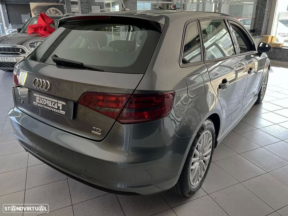 Audi A3 Sportback 1.6 TDI Attraction Ultra - 4