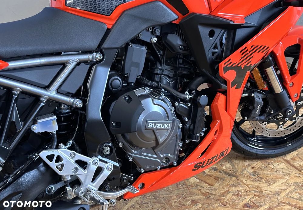 Suzuki GSX - 6