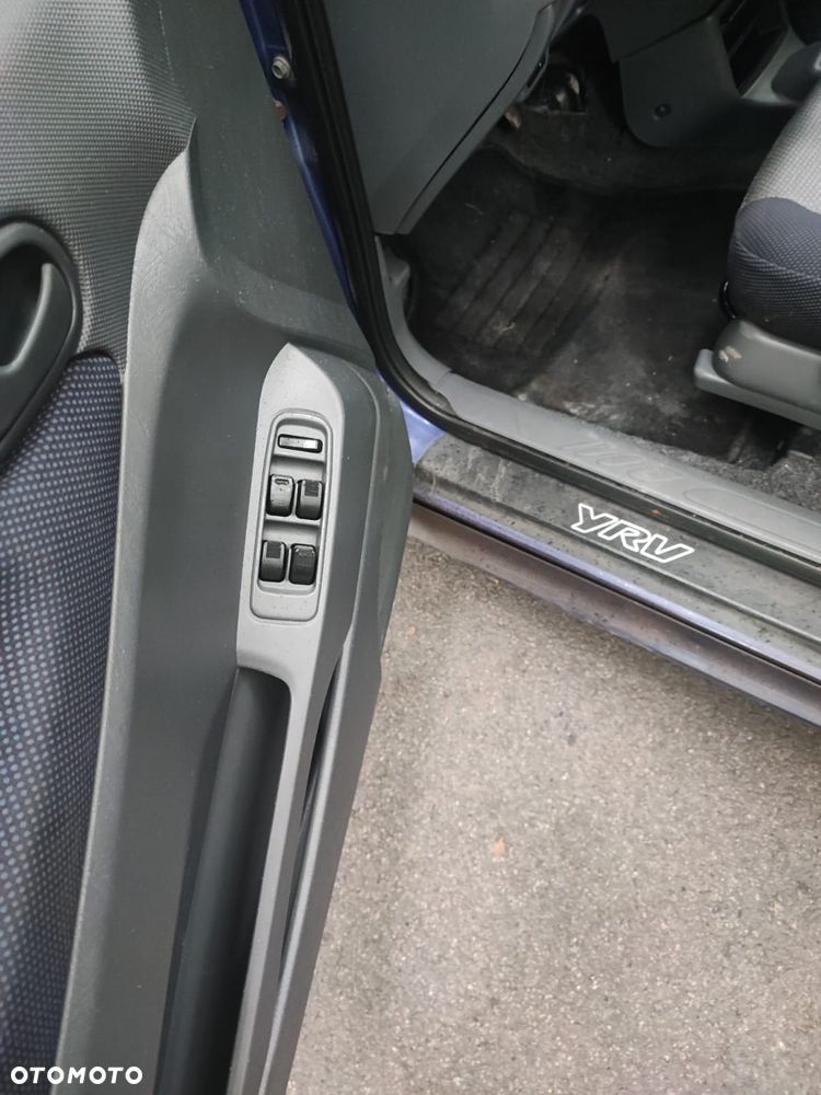 Toyota Yaris 1.3 Sol - 11
