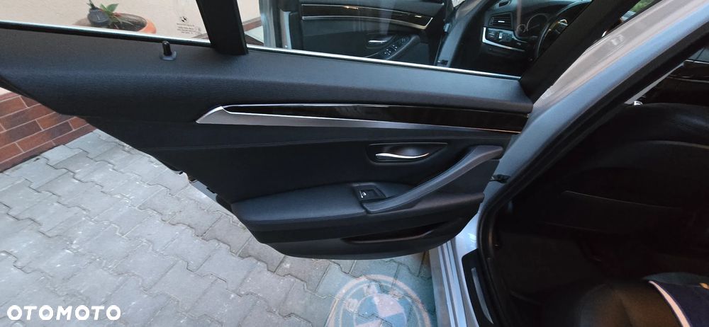 BMW Seria 5 535i xDrive Sport-Aut Luxury Line - 20