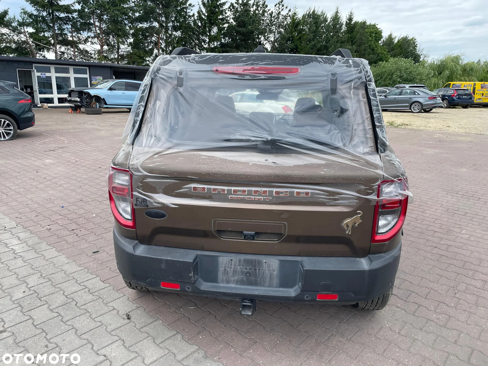 Ford Bronco - 5