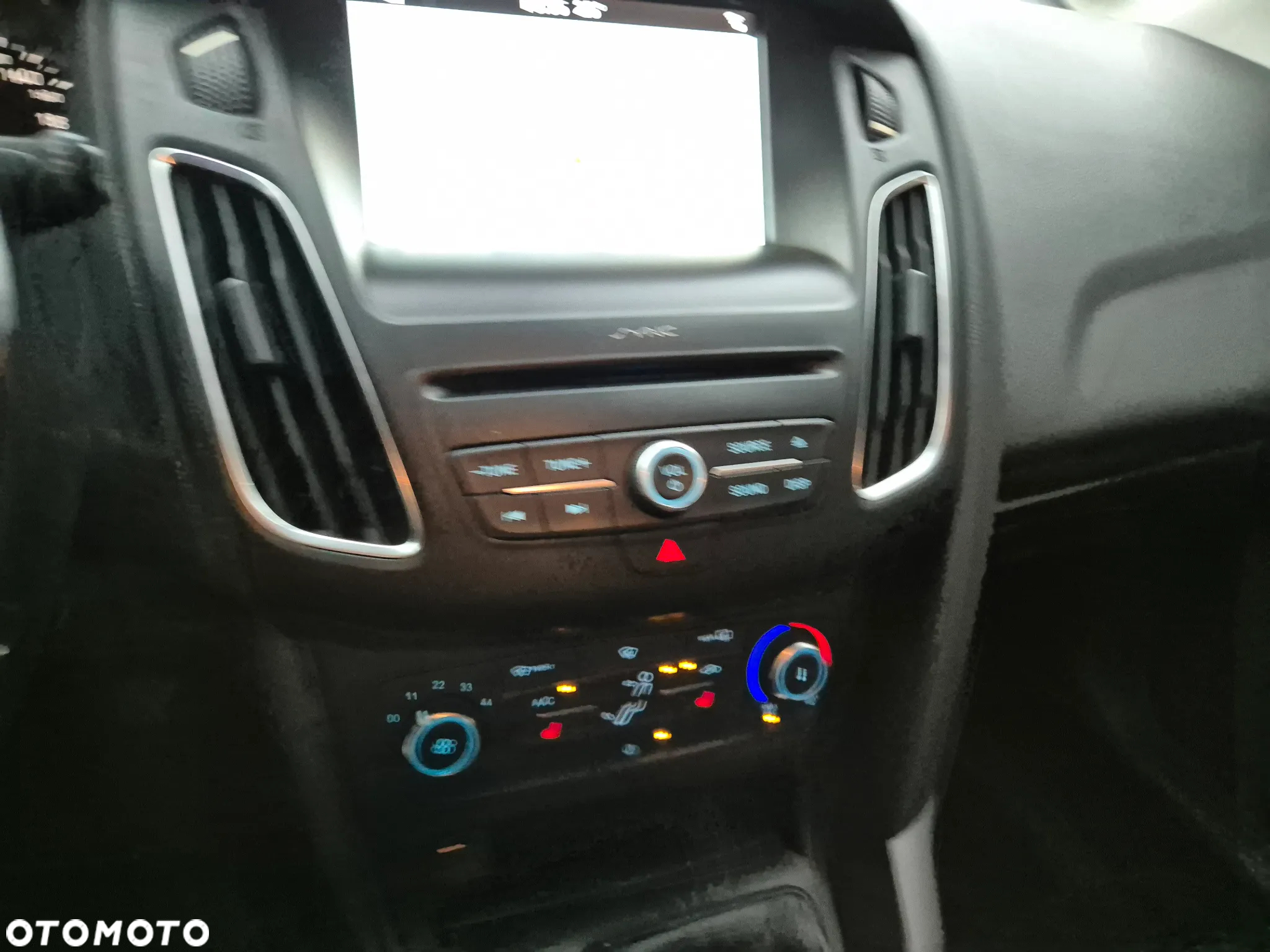 Ford Focus 1.0 EcoBoost Start-Stopp-System TITANIUM STYLE - 11