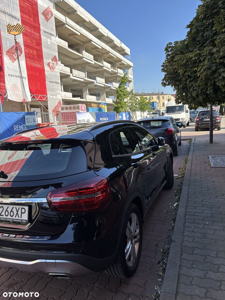 Mercedes-Benz GLA - 4