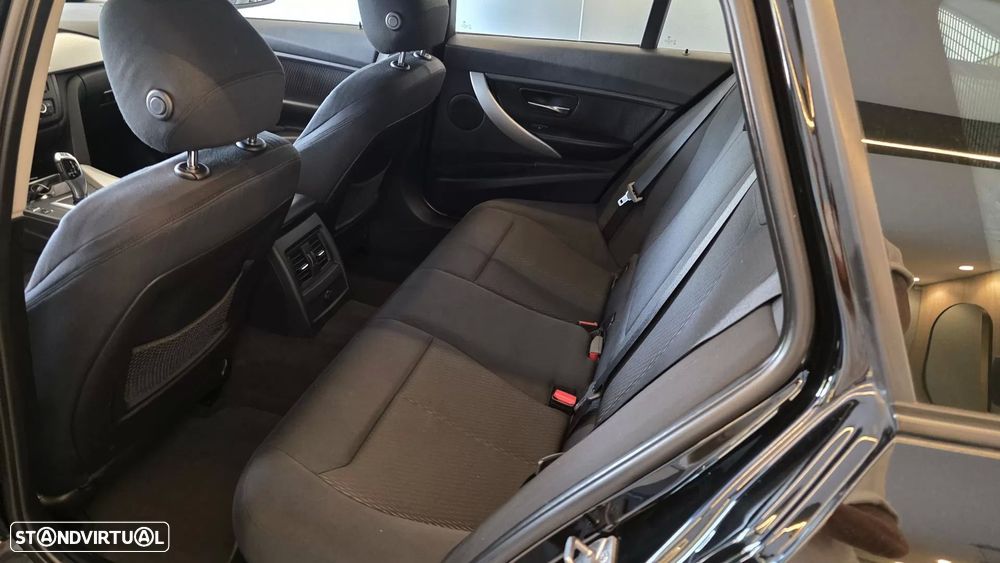 BMW 318 d Touring Aut. Sport Line - 58