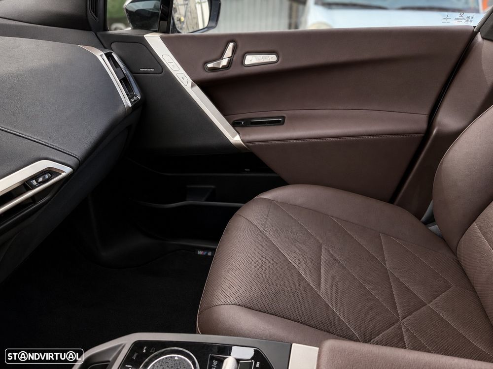 BMW iX xDrive 40 Pack Desportivo - 17