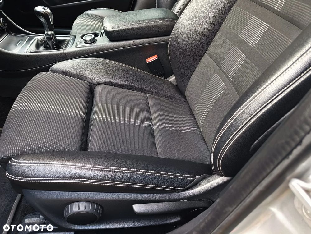 Mercedes-Benz GLA 180 Urban - 31