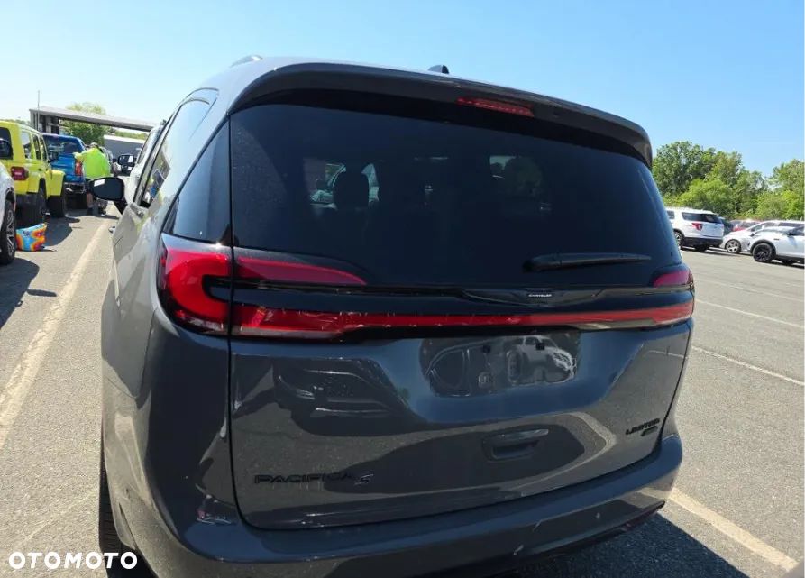 Chrysler Pacifica - 6