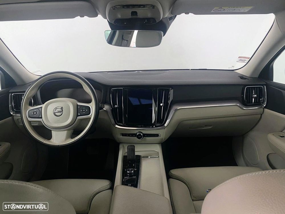 Volvo V60 2.0 B4 Momentum Geartronic - 12