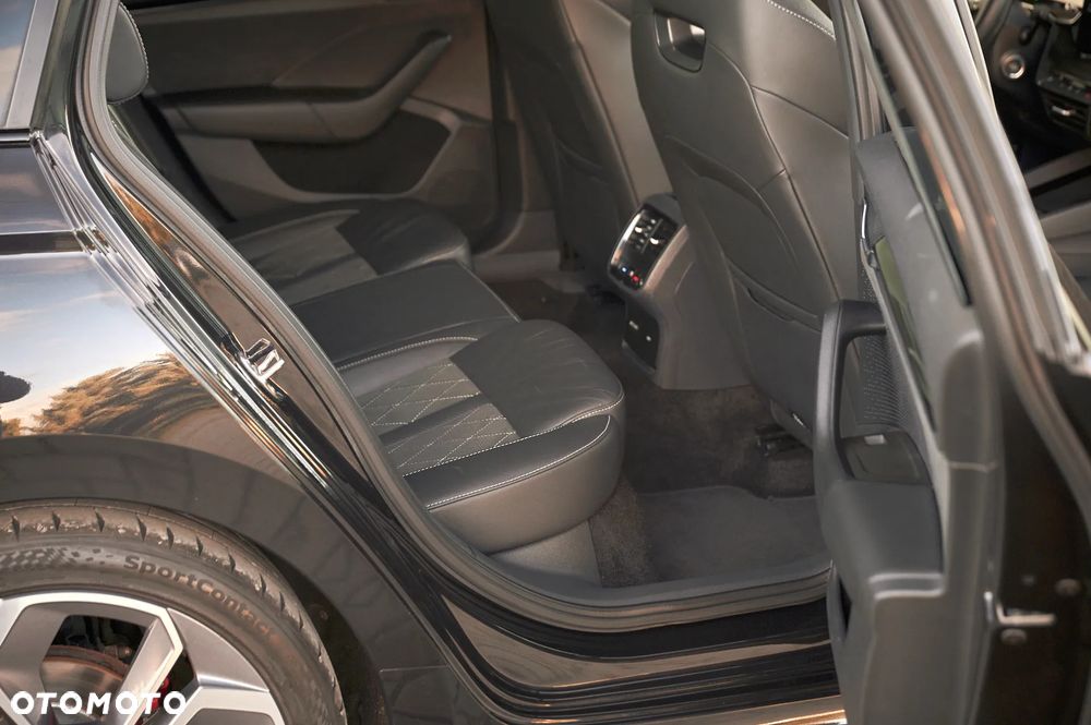 Skoda Octavia 2.0 TDI DSG RS - 23