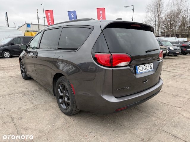 Chrysler Pacifica - 8