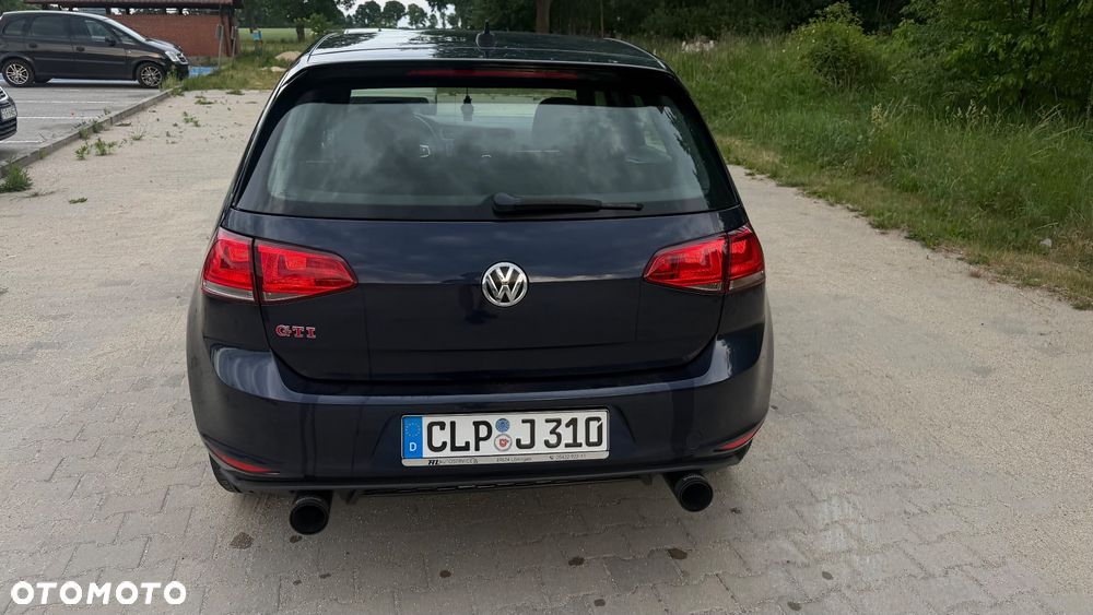 Volkswagen Golf - 6