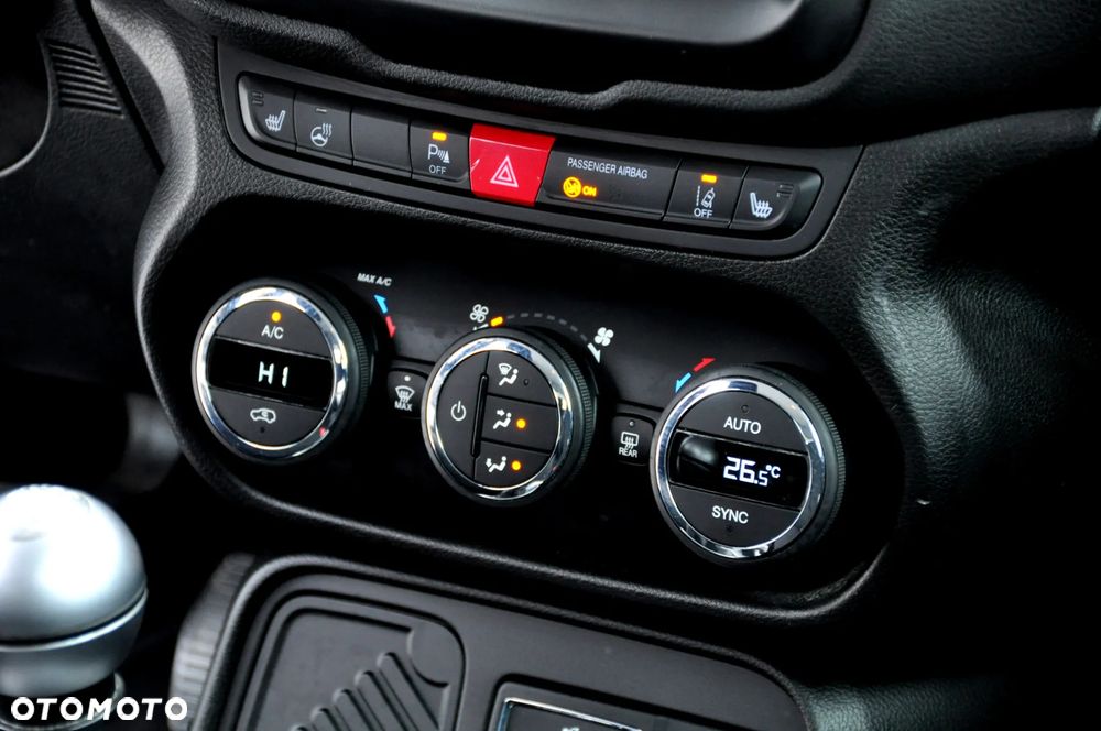 Jeep Renegade 1.4 MultiAir Night Eagle - 33