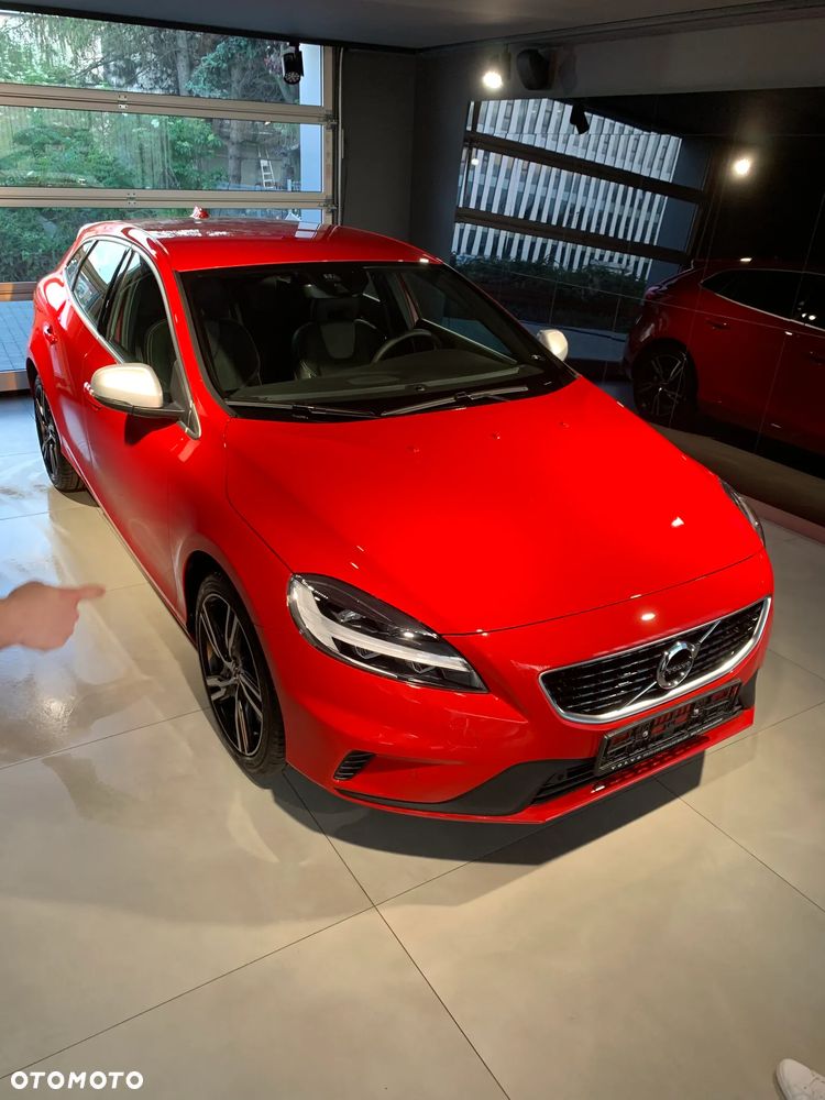 Volvo V40 T3 Drive-E R-Design Momentum - 1