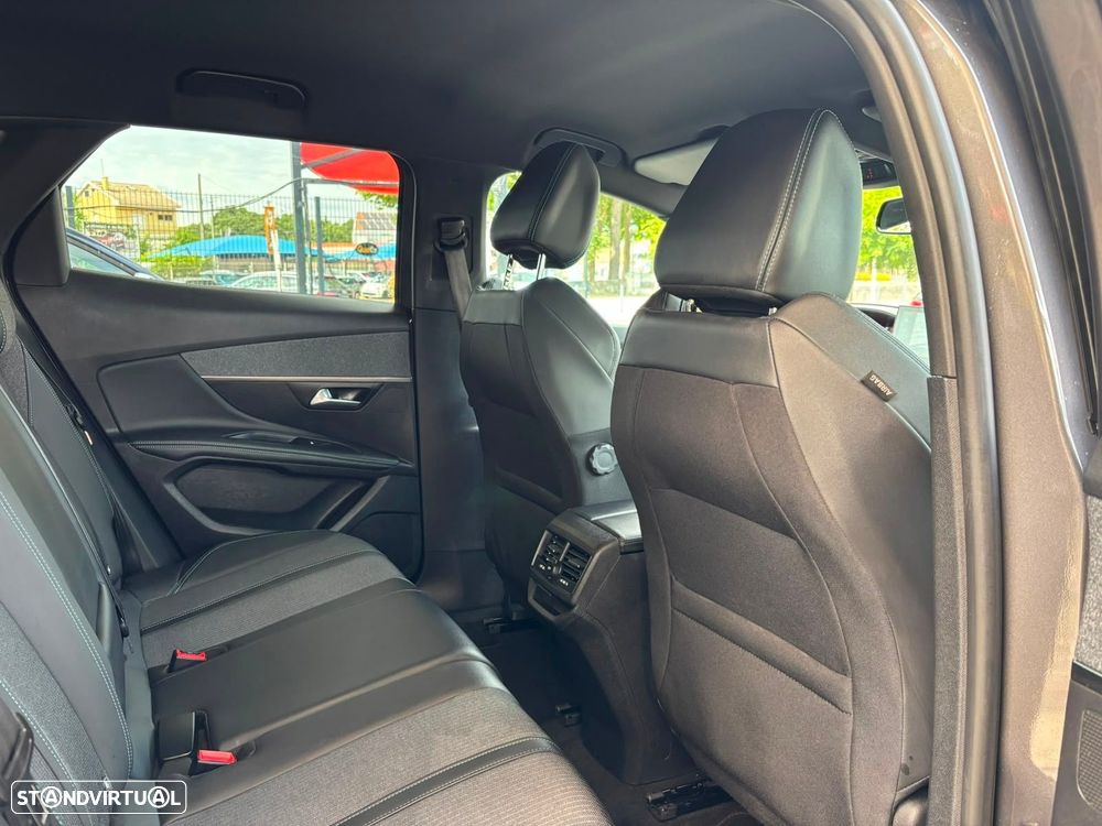 Peugeot 3008 1.5 BlueHDi Allure EAT8 - 38