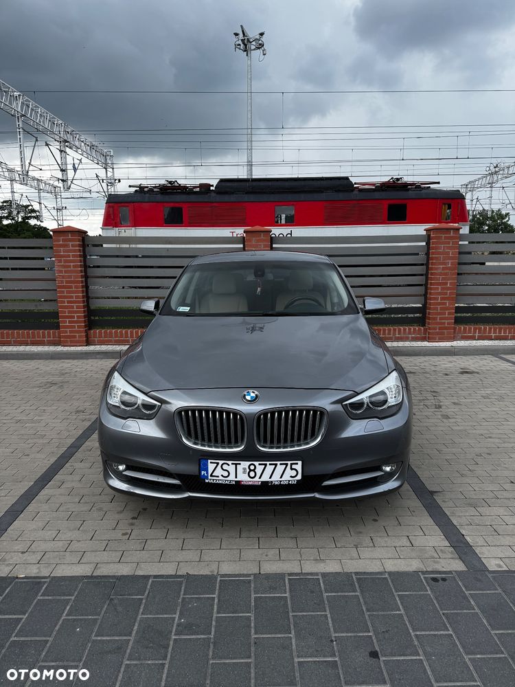 BMW Seria 5 550i - 1