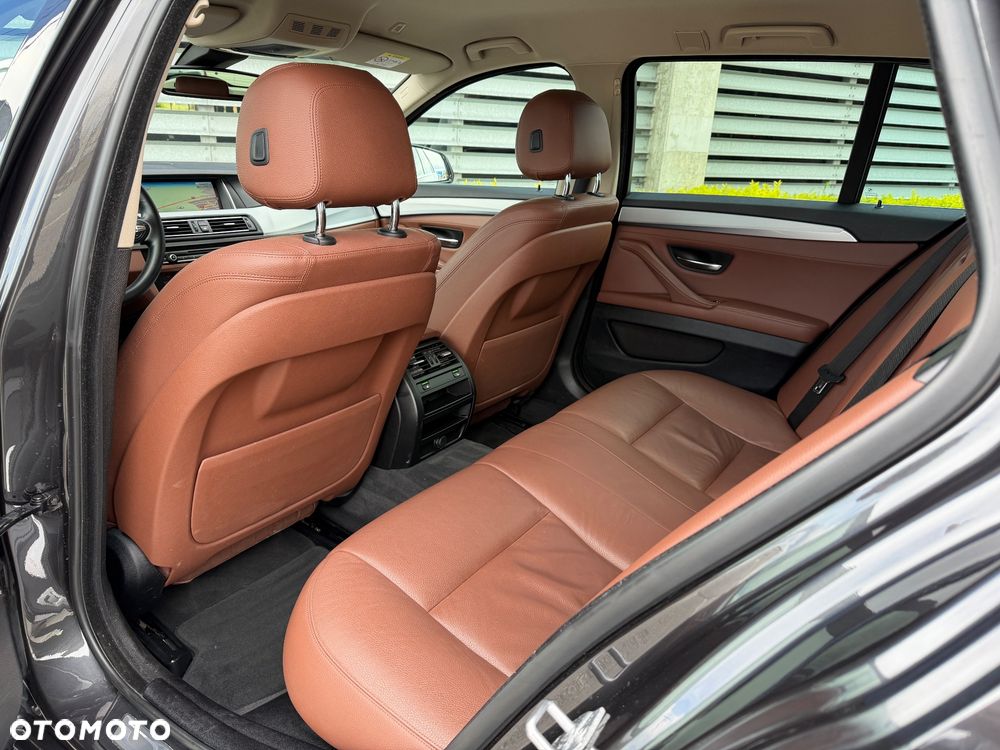 BMW Seria 5 520d xDrive - 24