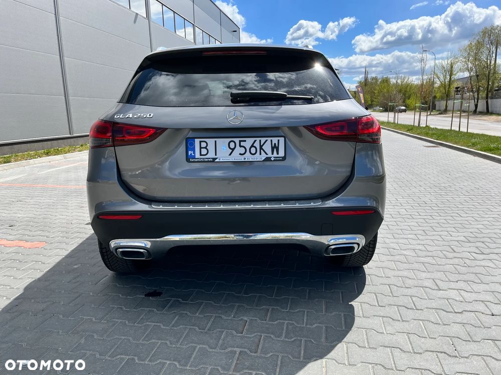 Mercedes-Benz GLA 250 8G-DCT - 5