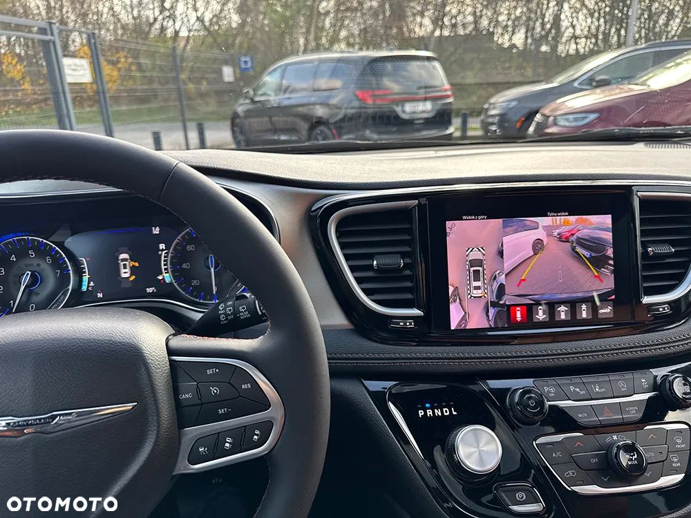 Chrysler Pacifica - 26