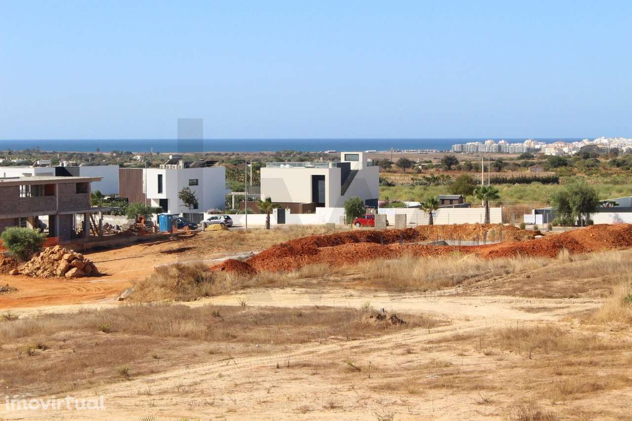 MORADIA CONTEMPORÂNEA, 4 SUITES, ELEVADOR, PISCINA, PÊRA! - Grande imagem: 2/36