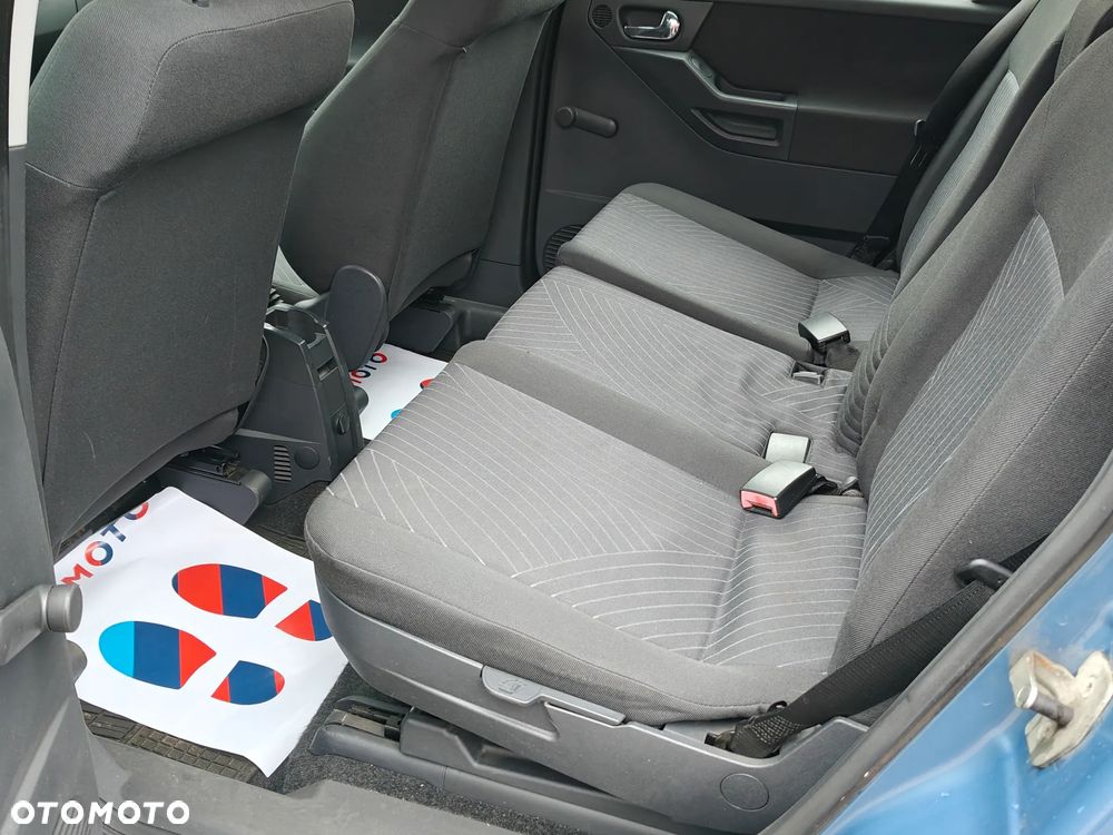 Opel Corsa 1.4 16V Cosmo - 8