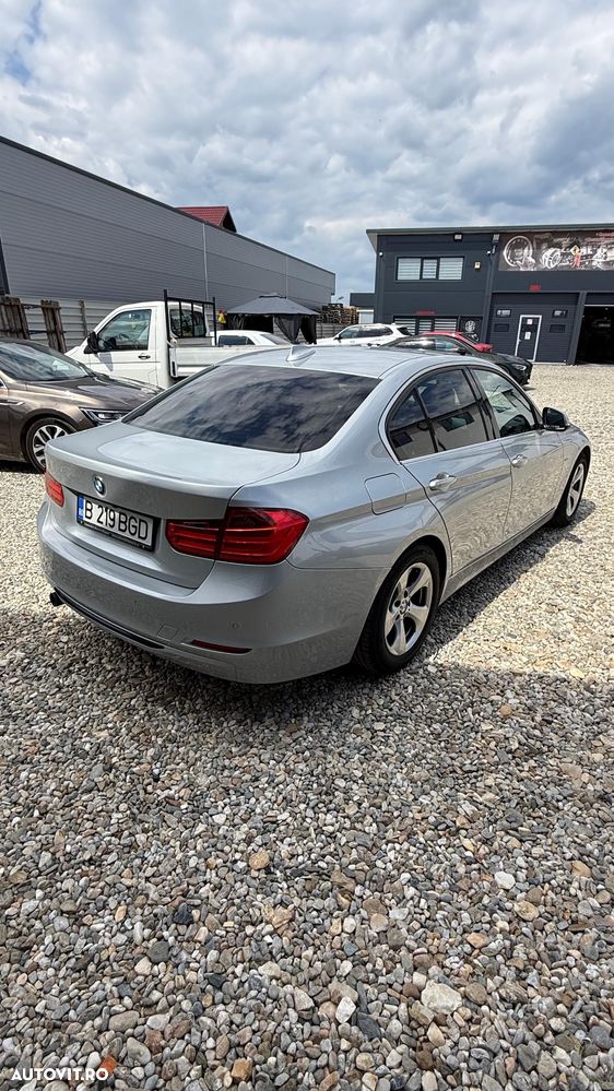 BMW Seria 3 320d Efficient Dynamic Edition Sport-Aut. - 4