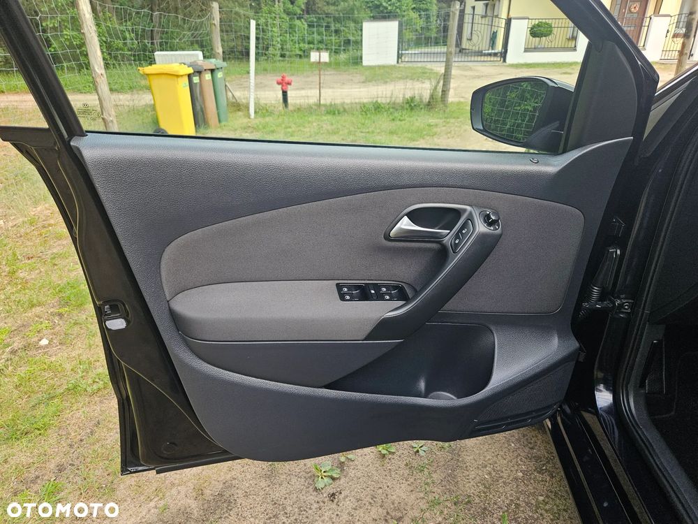 Volkswagen Polo 1.4 MATCH - 36