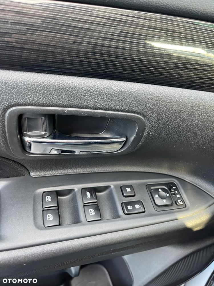 Mitsubishi Outlander - 15