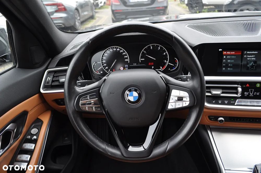 BMW Seria 3 330d Luxury Line sport - 30