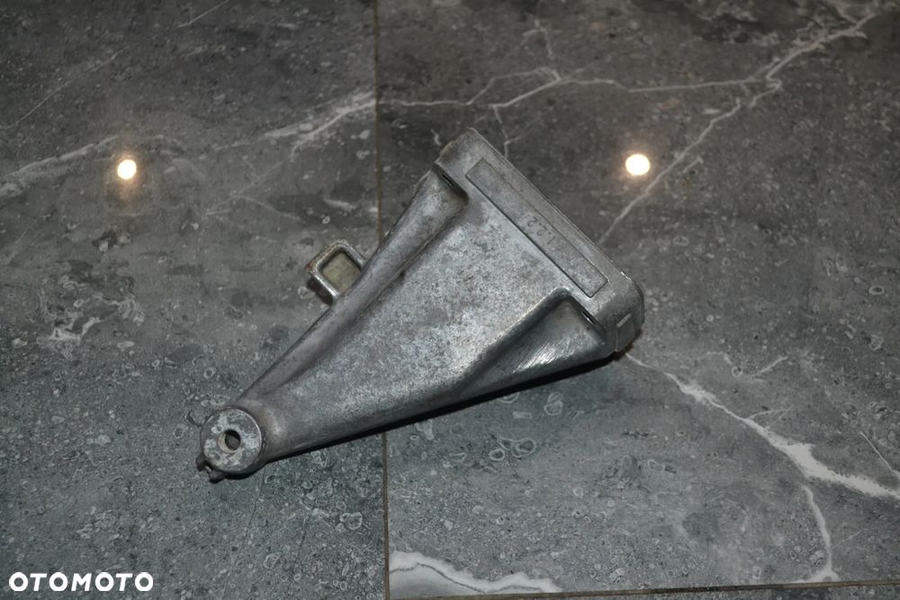 MERCEDES VITO 639 VIANO 2,2 CDI ŁAPA WSPORNIK MOCOWANIE SILNIKA 6462230804 - 1