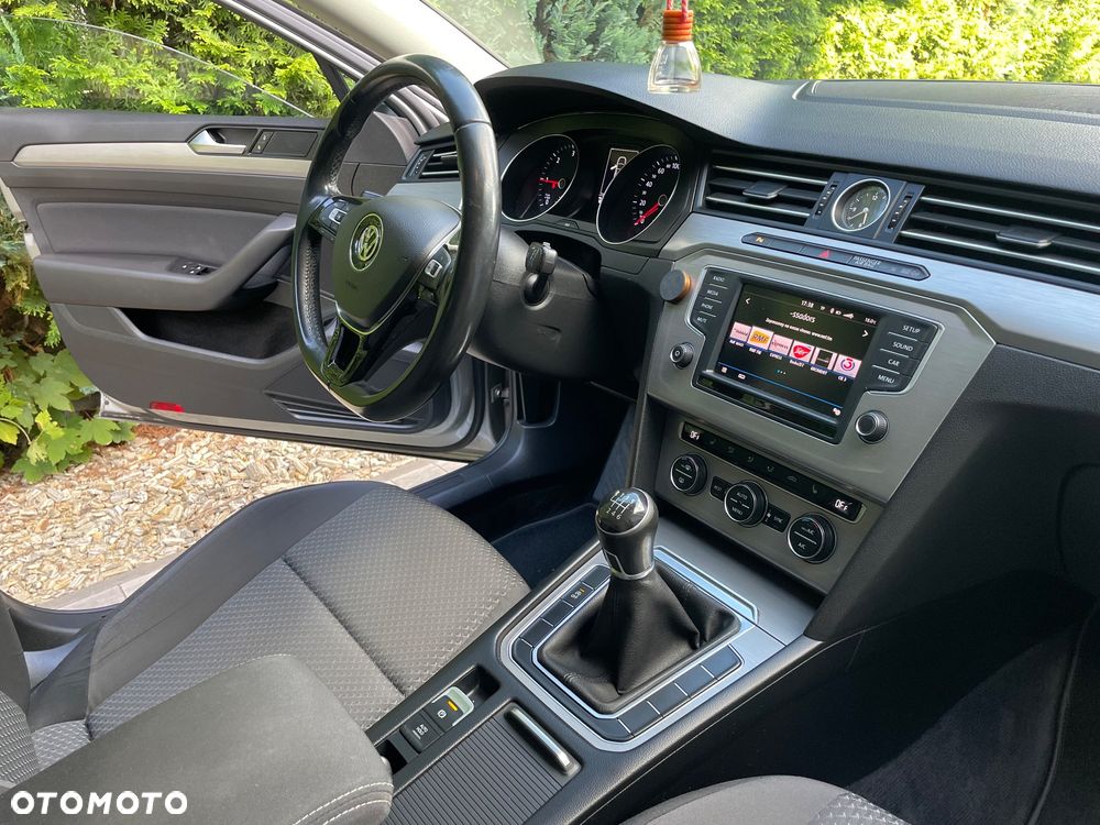 Volkswagen Passat 1.6 TDI BMT Comfortline - 26