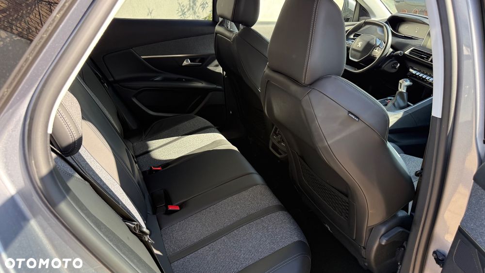 Peugeot 3008 1.2 PureTech Allure S&S - 19