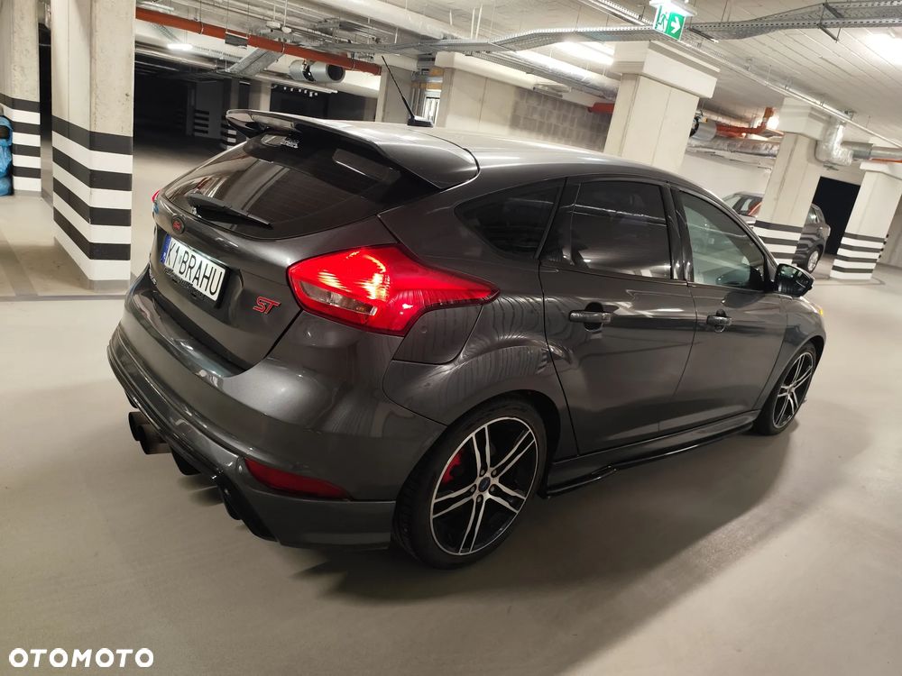 Ford Focus 2.0 EcoBoost ST - 8