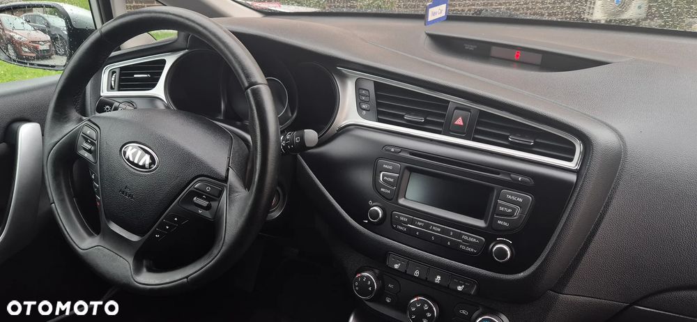 Kia Ceed 1.4 CVVT Dream Team Edition - 23