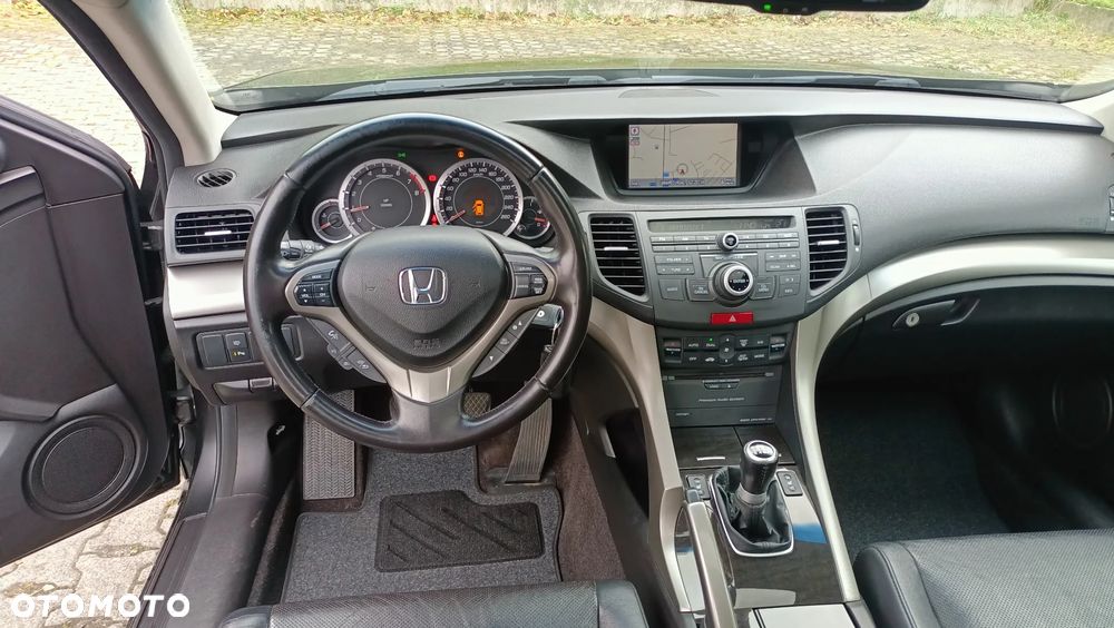 Honda Accord 2.0 Executive Nav - 9