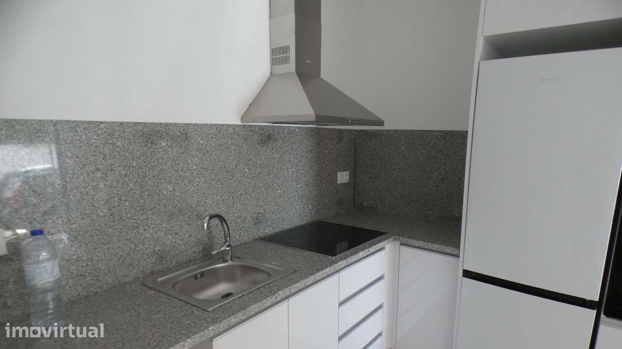 T1 Rés do Chão com Cozinha Equipada e Boa Localização - Grande imagem: 3/11