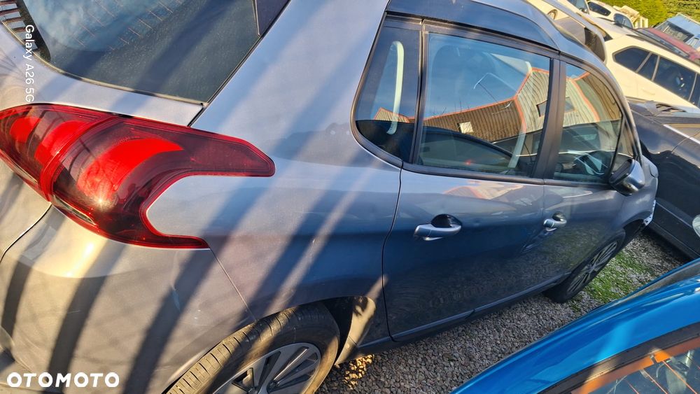 Peugeot 2008 BlueHDi 100 STOP & START Style - 6
