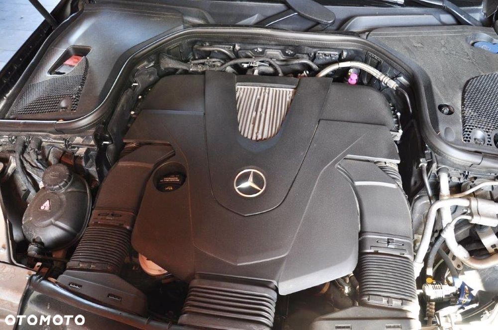 Mercedes-Benz Klasa E 400 4Matic 9G-TRONIC Exclusive - 11