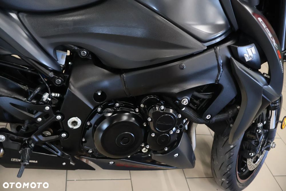 Suzuki GSX - 14