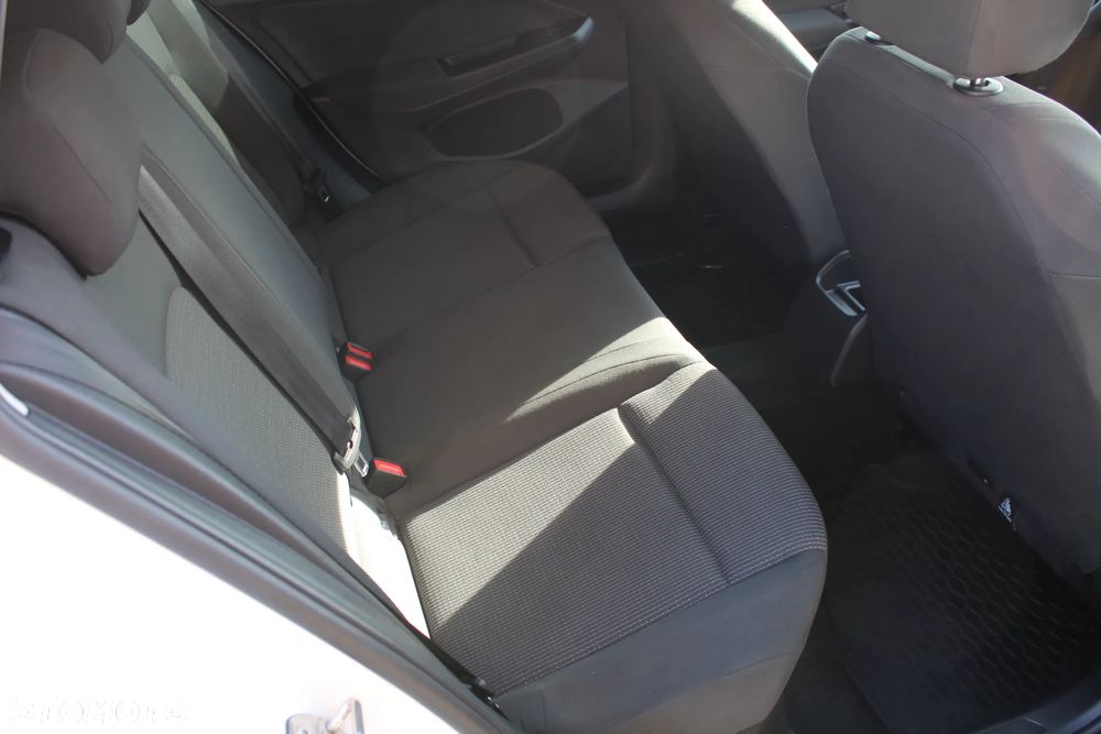 Volkswagen Golf - 28