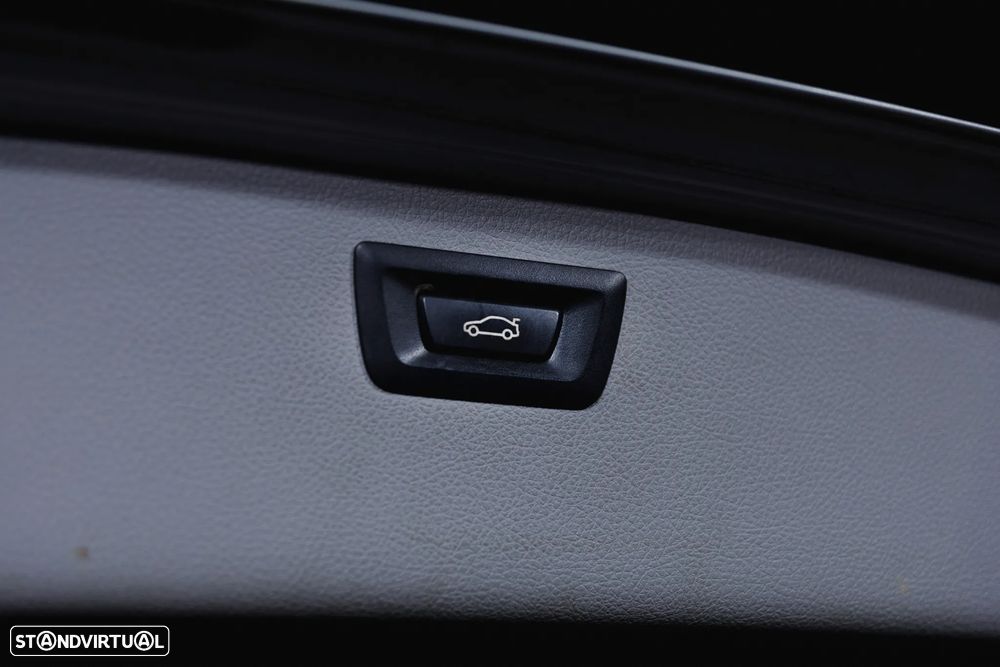 BMW 320 d Auto Exclusive - 28