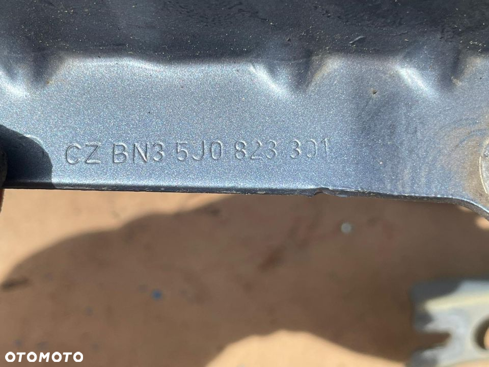 Zawias zawiasy maski prawy Skoda Fabia II 2 Roomster 5J0823302 - 2