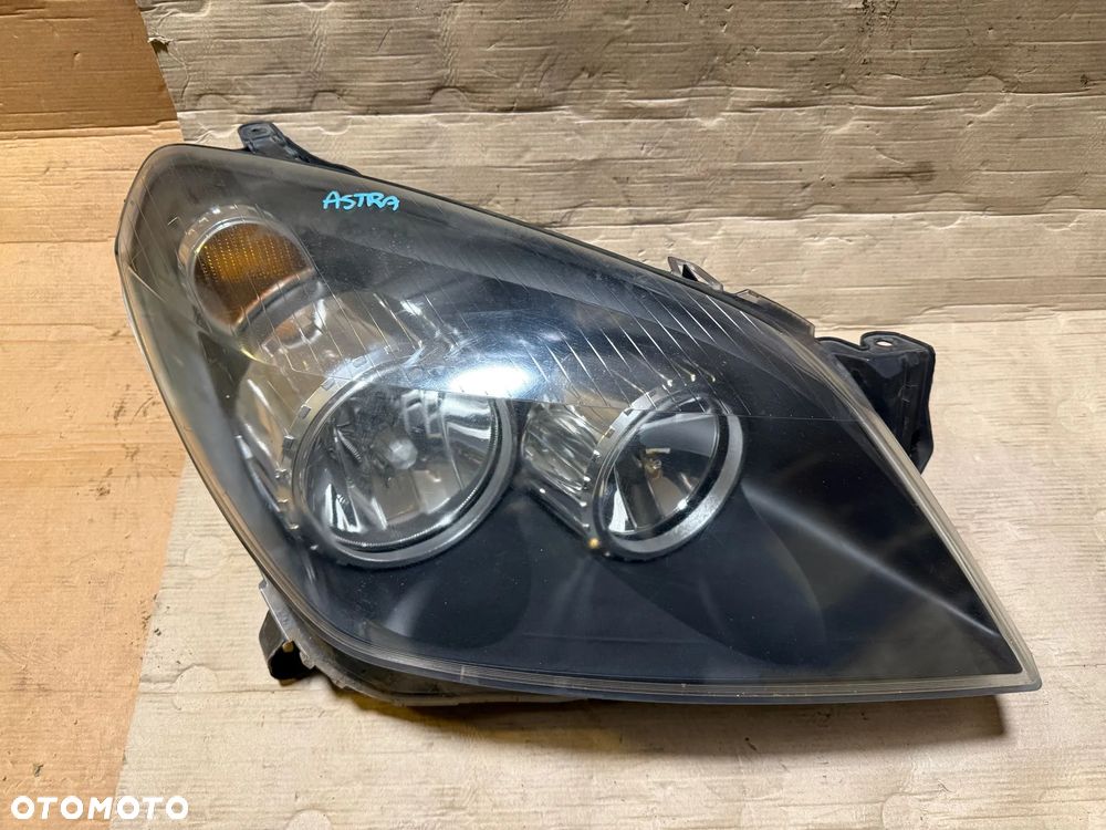 Lampa przód OPEL ASTRA III  prawa 1EG270370 - 1
