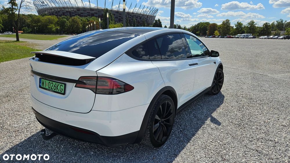 Tesla Model X - 9