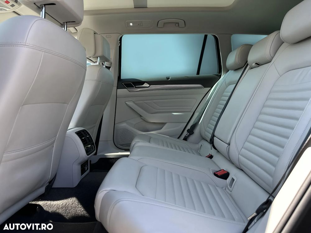 Volkswagen Passat - 12