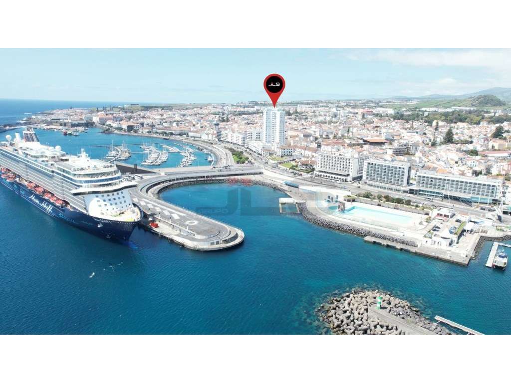 Cobertura no edifício mais alto dos Açores - Grande imagem: 2/28