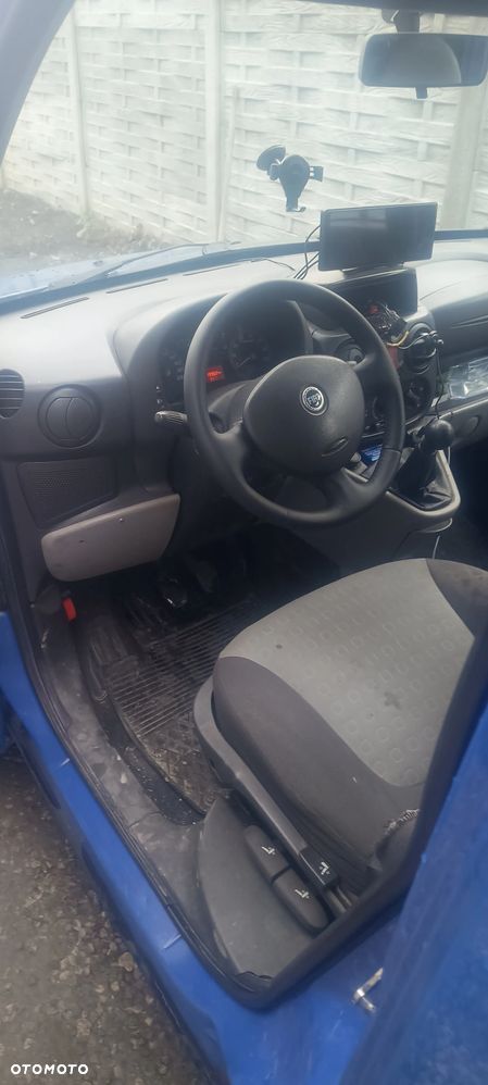 Fiat Doblo 1.9 JTD Family Premius - 7