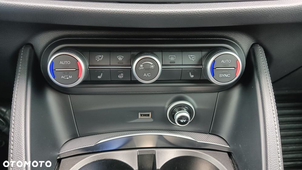 Alfa Romeo Stelvio 2.0 Turbo 16V AT8-Q4 Executive - 5
