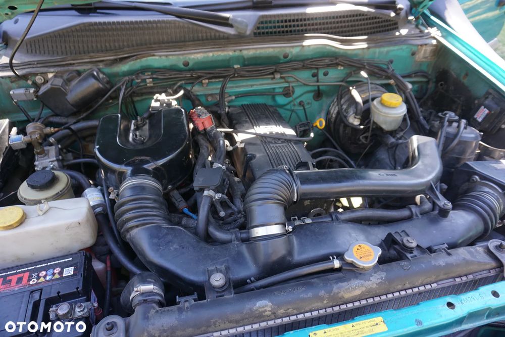 Nissan Terrano 2.4 SR - 9